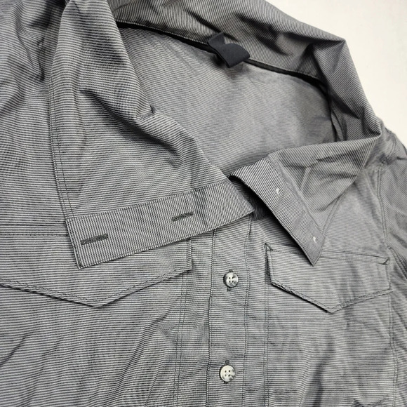 Mountain Hard Wear Pull Over 1/4 Button Shirt. - Picture 2 of 6